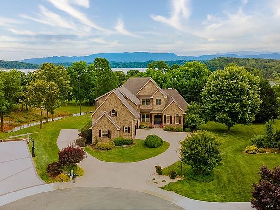 2nd image of 118 Luxury Ln