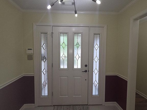 2nd image of 606 N Spring St