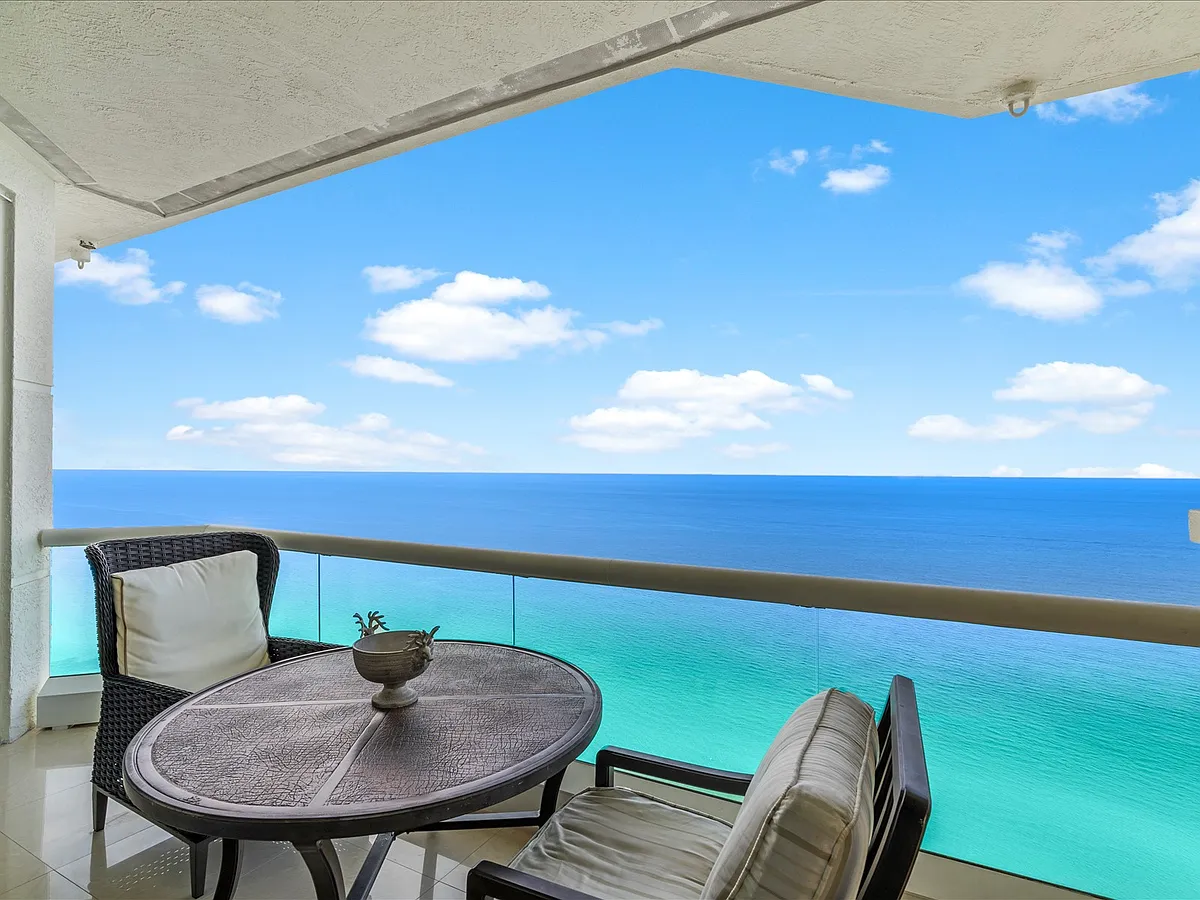 Building Photo - 17875 Collins Ave #4405