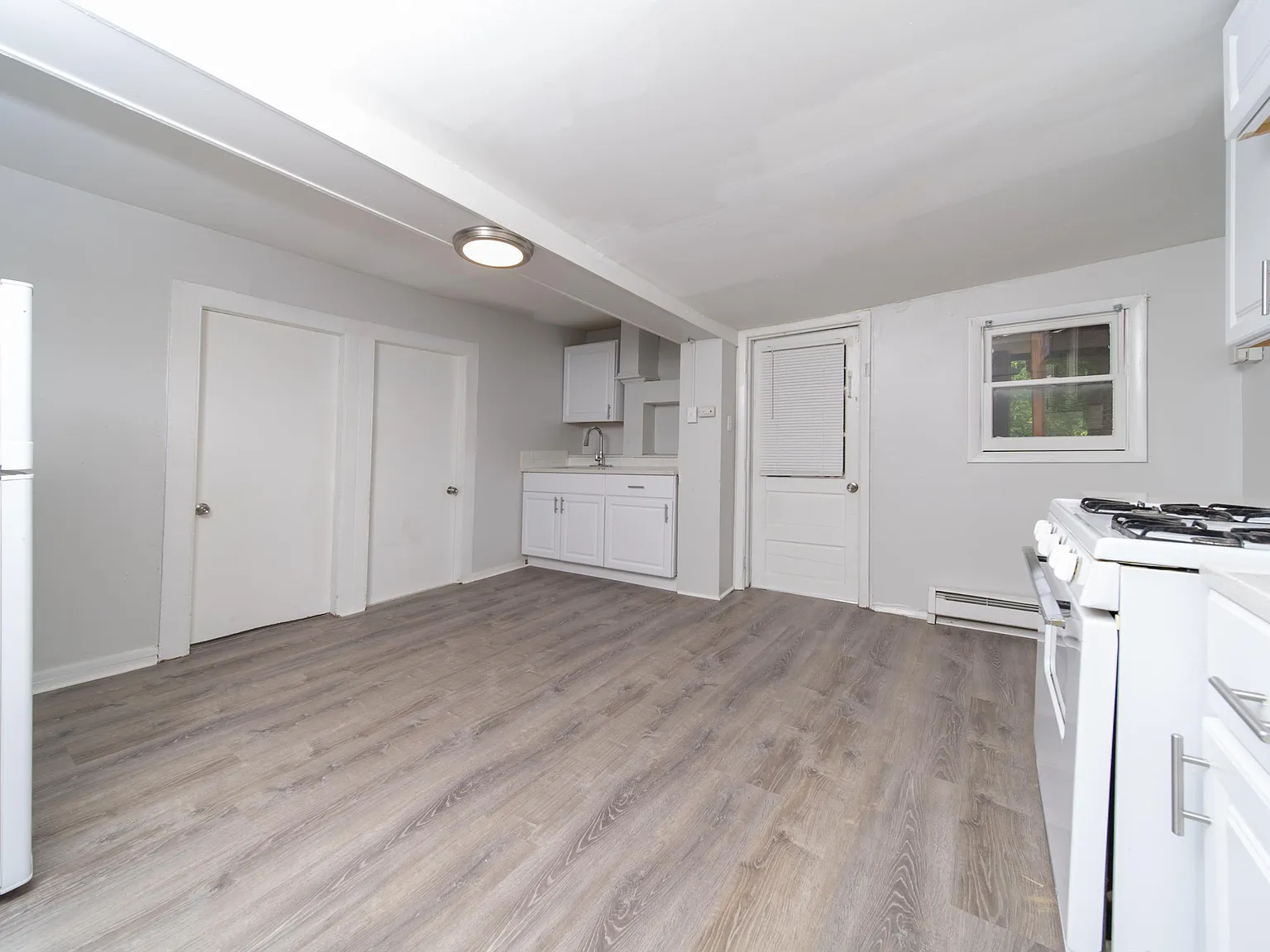 169 Hutton St - Unit 2 Front — Photo 4