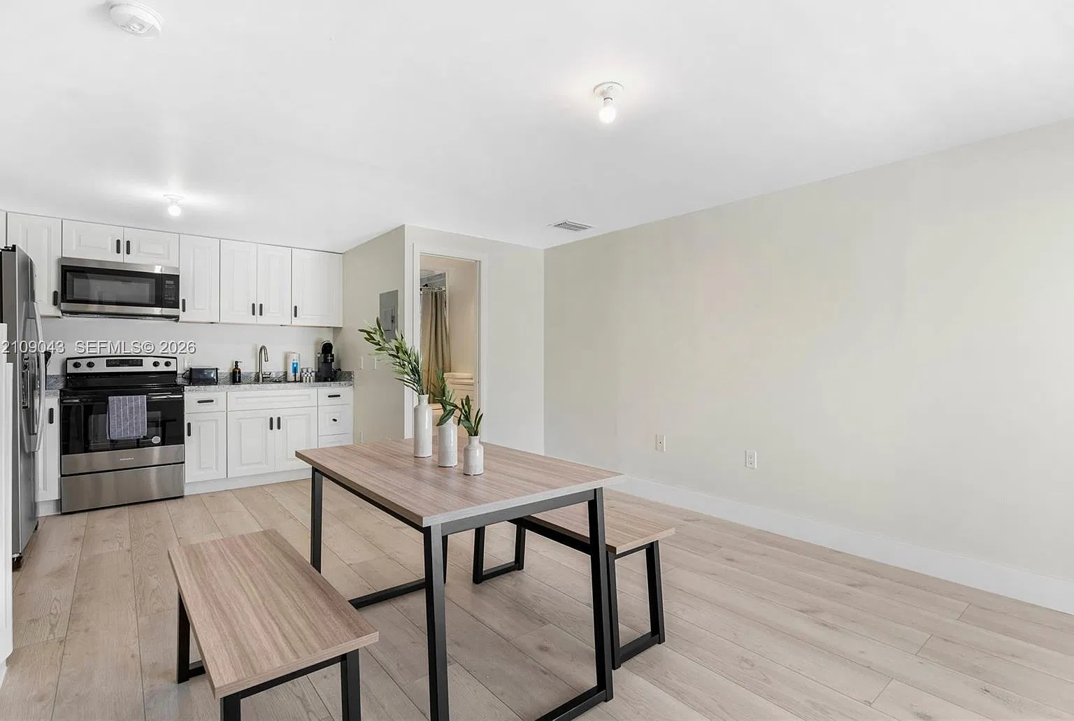 Lauderdale Pines — Photo 1