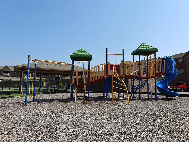 Shelby Oaks Apartments — Photo 38
