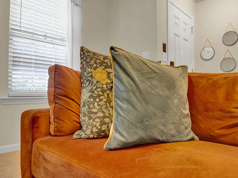 565 Stockton Way — Photo 8