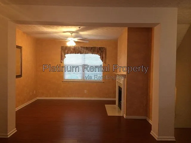 3 bed, 2.5 bath, 1734 sqft, $1,795 — Photo 3