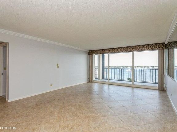 3rd image of 132 Lakeshore Drive #520
