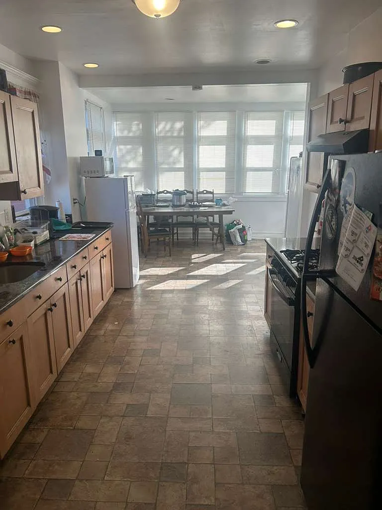 7 bed, 2018 sqft, $1,100 — Photo 2