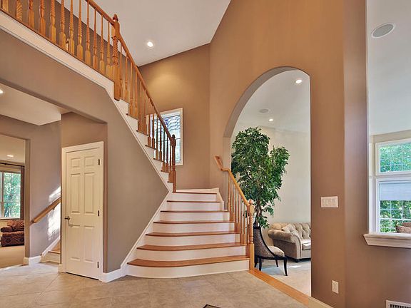 3rd image of 5 Canterbury Ct