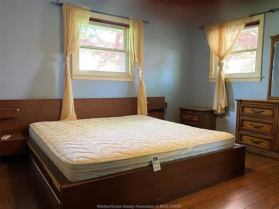 5th image of 3240 Longfellow Ave
