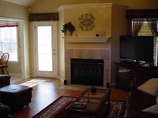 1st image of 123 Elm Pl