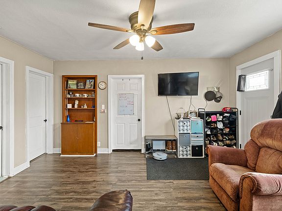 5th image of 305 1st St
