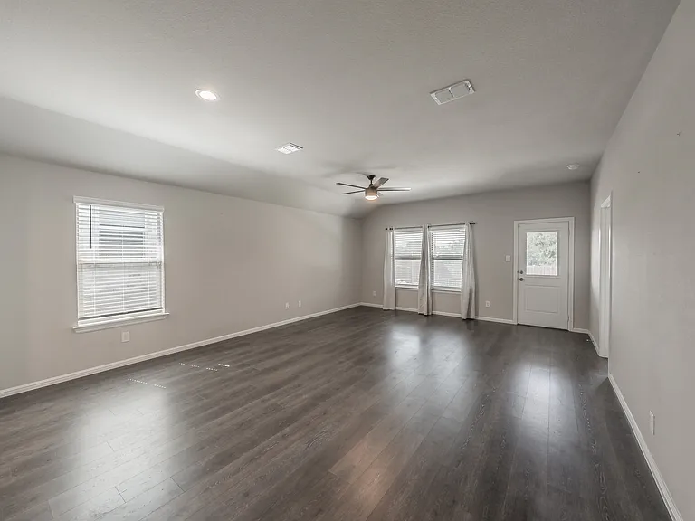 1385 Dillard Creek Dr — Photo 7