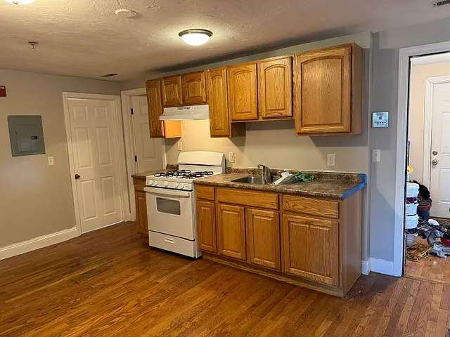 2 bed, 900 sqft, $2,185 — Photo 2