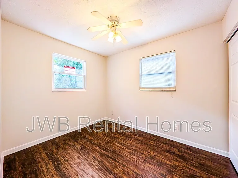 4503 Melvin Cir W — Photo 7