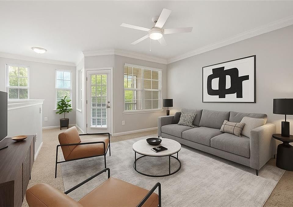 1st image of 1752 Pryor Rd SW #111