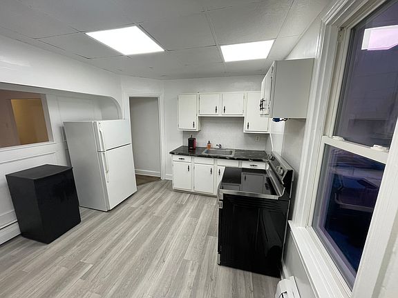 3rd image of 1242 W King St Floor 2