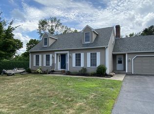 38 Thompkins Ave, East Longmeadow, MA 01028