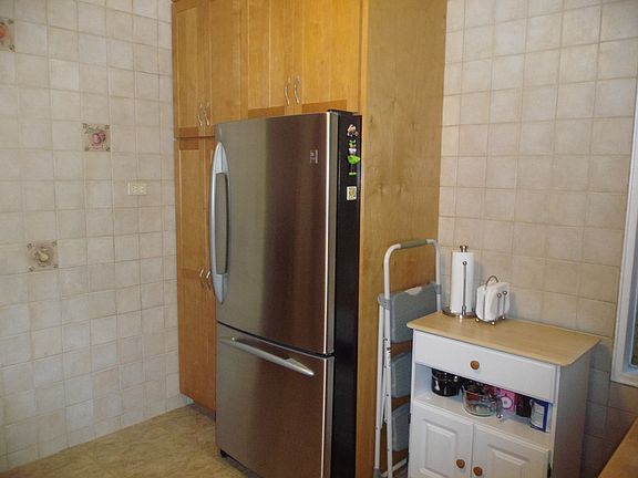 5th image of 2555 Batchelder St APT 2D