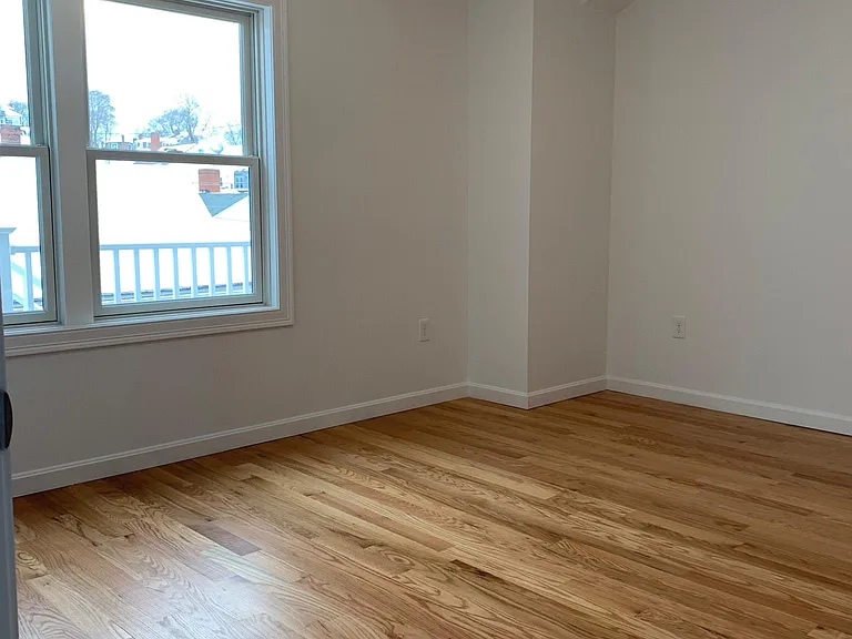 17 Howland St #2 — Photo 16