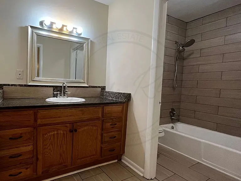 555 N Dupont Ave #B42 — Photo 13
