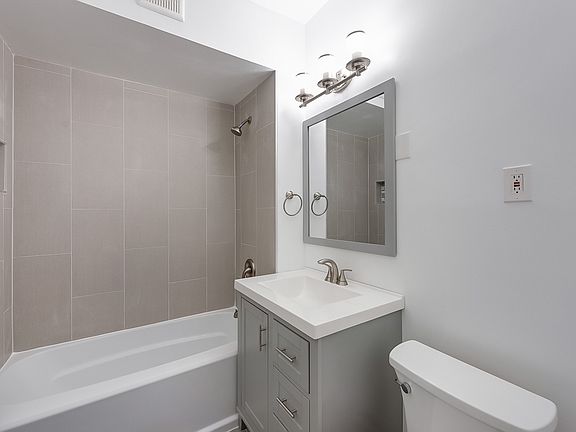 2nd image of 2723 Pillsbury Ave Floor 2