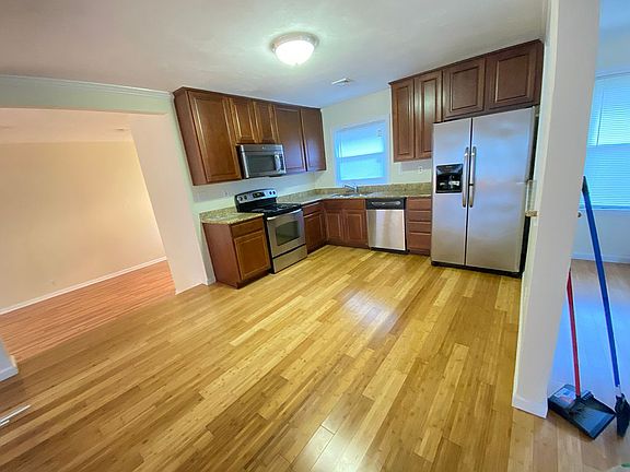 3rd image of 1000 Florida Ave