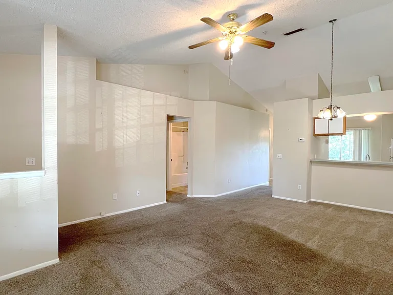 164 Reserve Cir — Photo 7