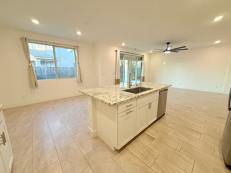 12920 Knightsbrook Ave — Photo 11