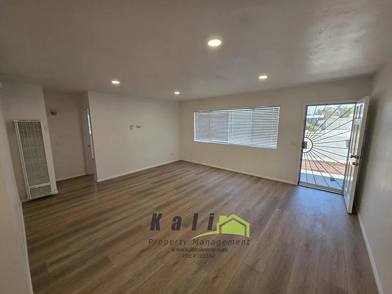910 Saturn Blvd — Photo 7