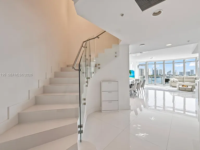 17301 Biscayne Blvd #811 — Photo 22
