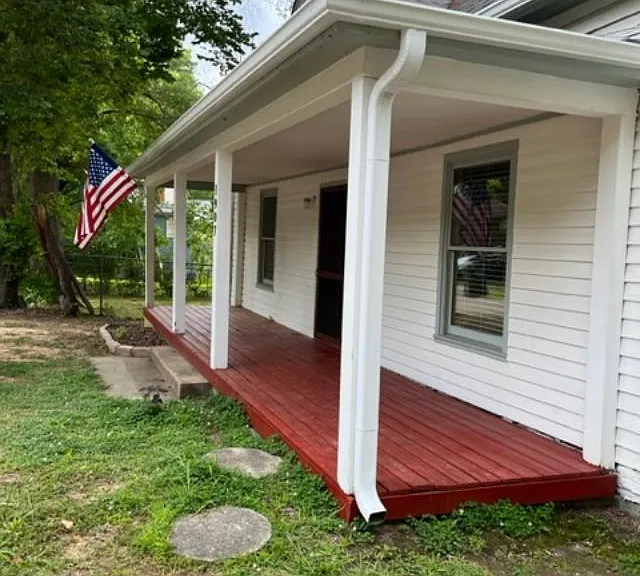 1907 Cardens Ln — Photo 2