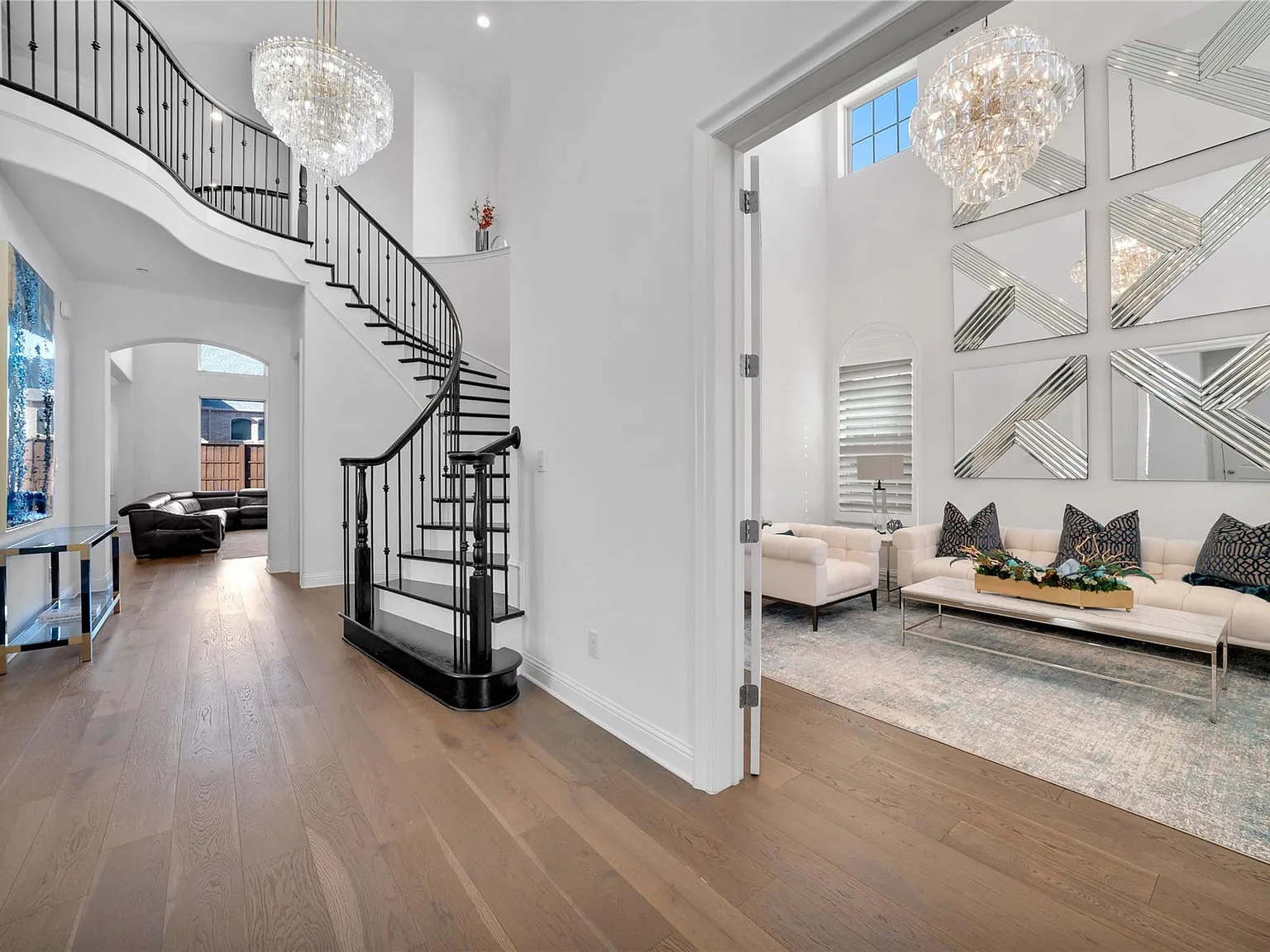 5 bed, 5.5 bath, 5471 sqft, $6,500 — Photo 3