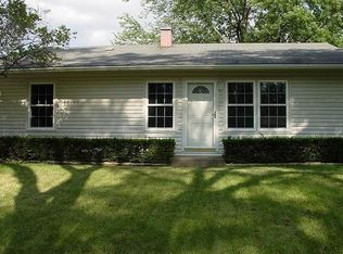 40 Crestview Ter, Buffalo Grove, IL