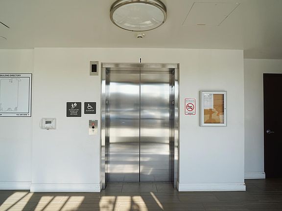 3rd image of 2585 El Camino Real APT 304