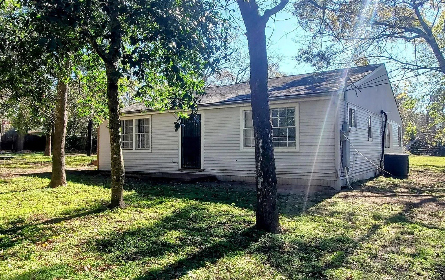 4 bed, 2.0 bath, 1856 sqft, $1,650 — Photo 1