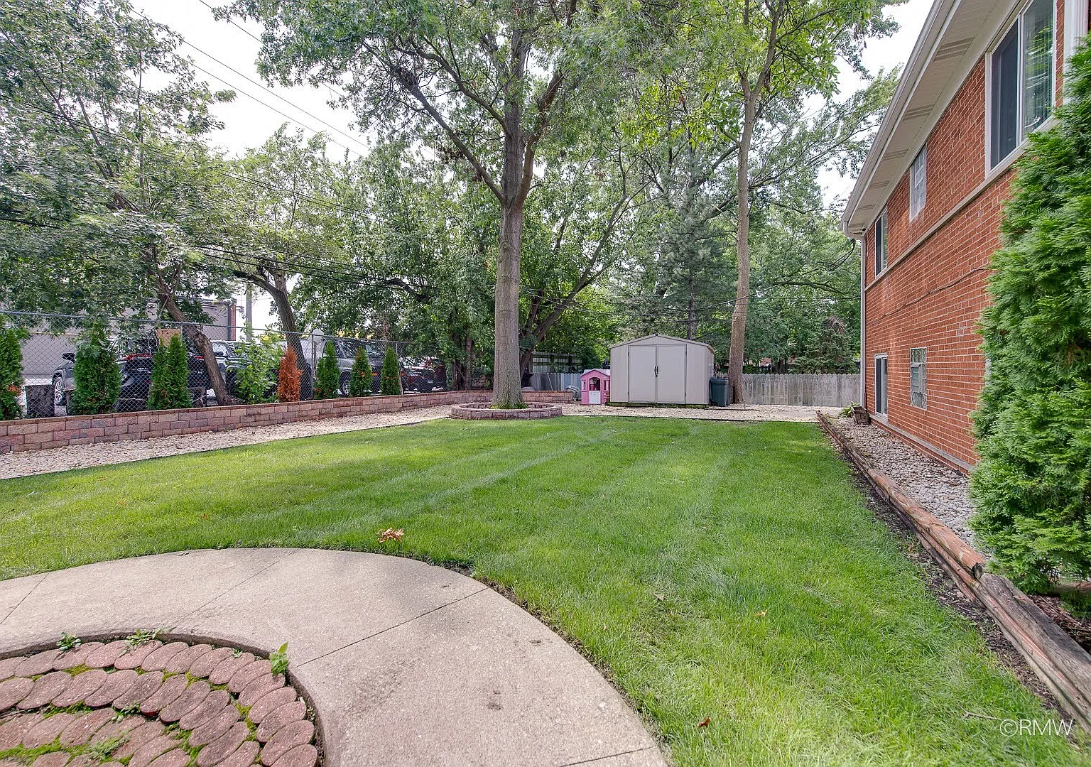 2 bed, 655 sqft, $1,800 — Photo 2