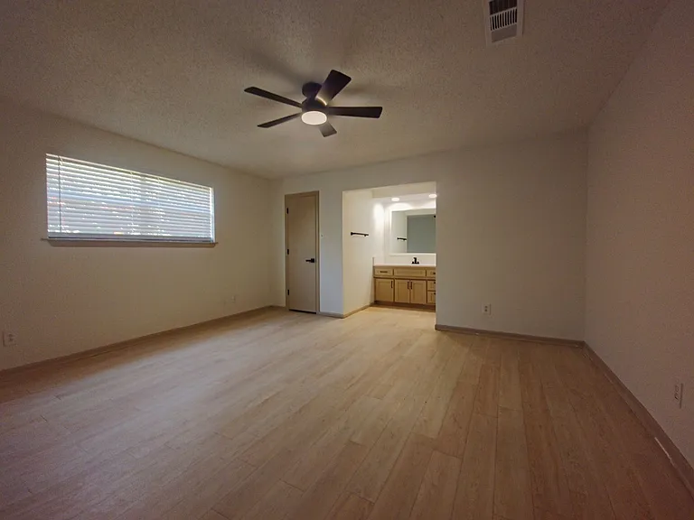 3607 85th St — Photo 13