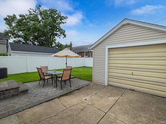 3rd image of 3108 Royal Avenue
