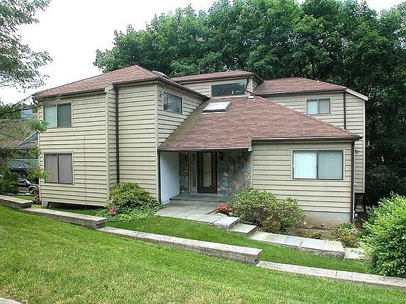 5th image of 30 Sycamore Ln