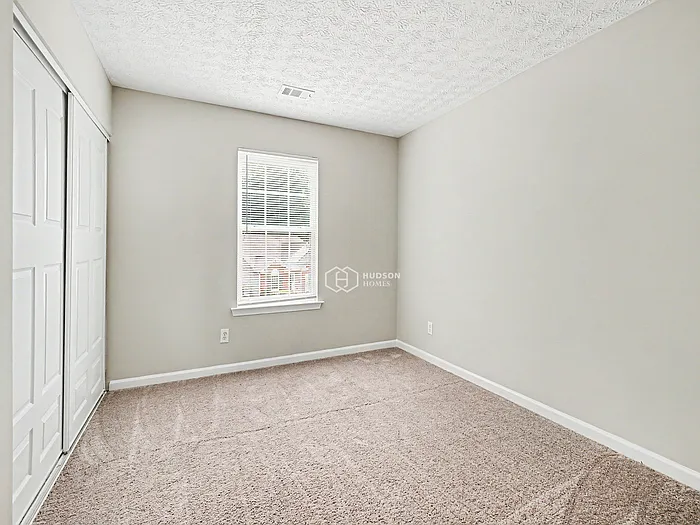 200 Picadilly Pl — Photo 18