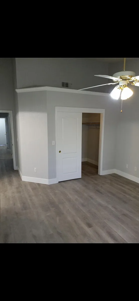 Building Photo - 685 Helen Dr