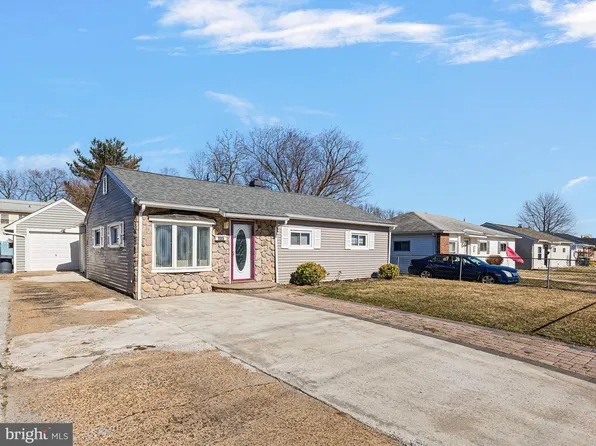 105 Halcyon Dr, New Castle, DE 19720