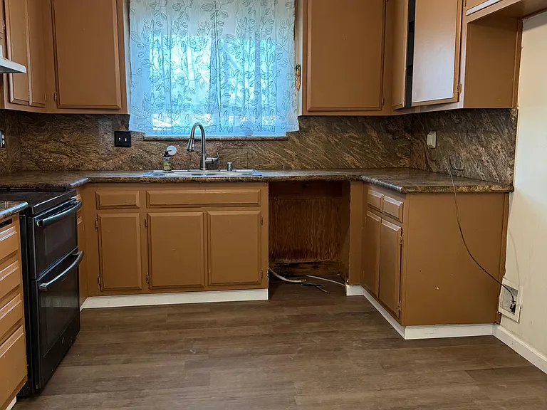 86 Huntington Cir — Photo 2