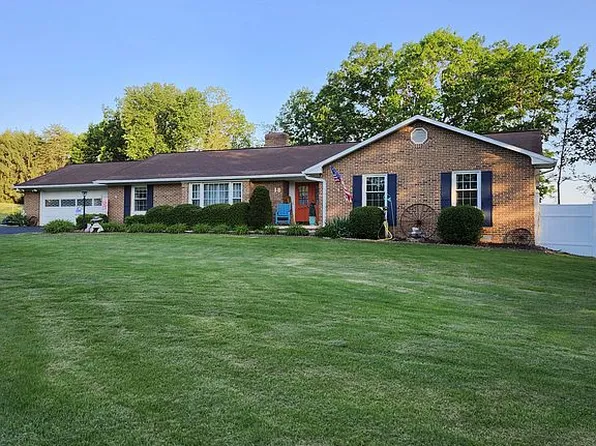 18 Overlook Dr, Petersburg, WV 26847
