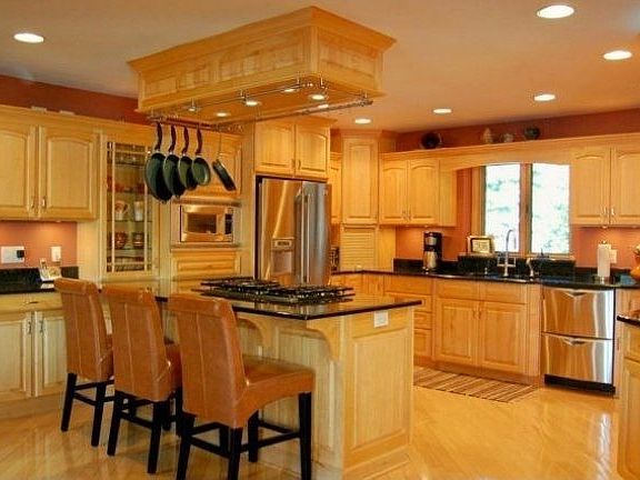 2nd image of 225151 Lakeshore Dr