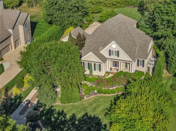 601 NW Riven Rock Trl, Lees Summit, MO 64081