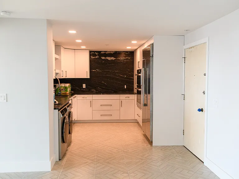 1 Key Capri #405W — Photo 17