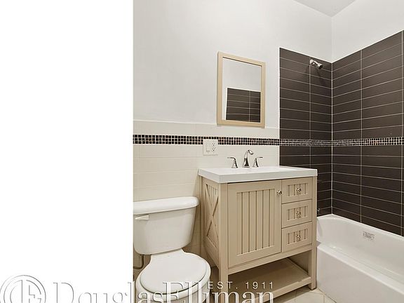 5th image of 149 Grand St Frnt A