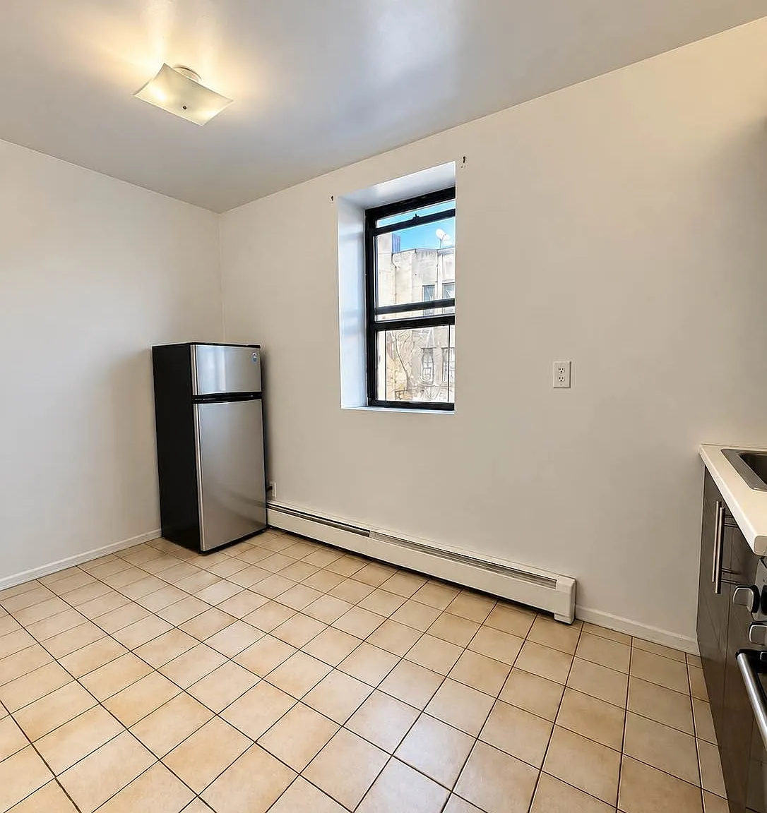 2148 Second Avenue — Photo 4