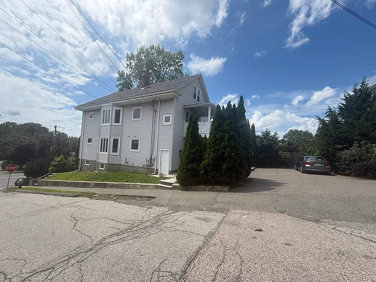 565 Main St #2 — Photo 10