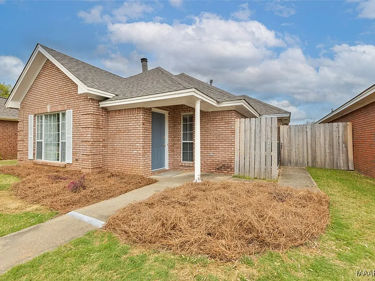 1703 Pebble Creek Dr — Photo 2